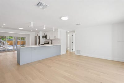 /international/us/2655-bay-street-sarasota-fl-110099291173/