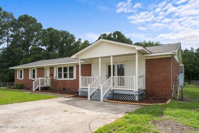 /international/us/4-earl-place-midway-park-nc-110101245301/