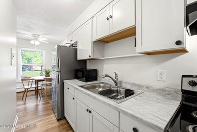 /international/us/4501-s-6th-st-louisville-ky-110108498614/