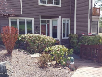 /international/us/138-elm-lane-hawley-pa-110105398800/