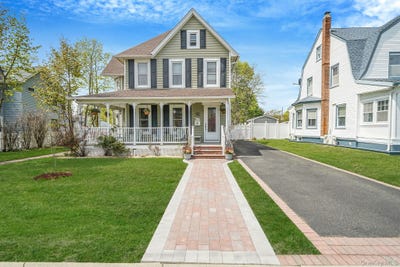 /international/us/74-maple-avenue-patchogue-ny-110107723951/