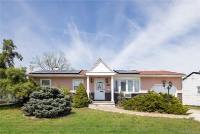 /international/us/88-14th-street-hicksville-ny-110107630950/