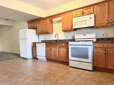 /international/us/105-n-montgomery-street-walden-ny-110107378395/