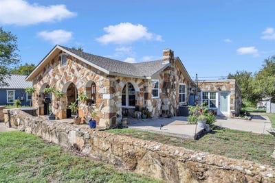 /international/us/405-n-elm-san-saba-tx-110094838683/