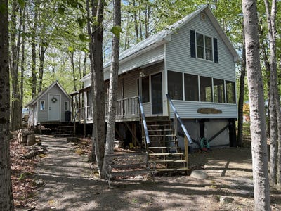 /international/us/82-lakeside-drive-saint-albans-me-110108200151/