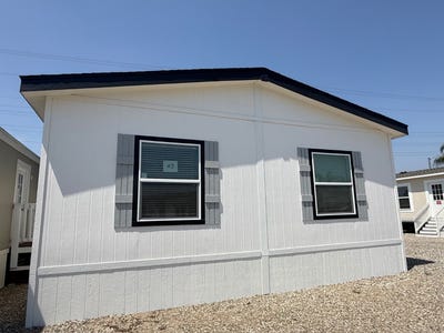 /international/us/9-gaffery-drive-lake-elsinore-ca-110108127284/