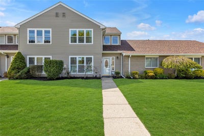 /international/us/49-crescent-circle-holbrook-ny-110099024509/