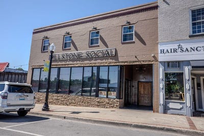 /international/us/122-e-main-street-richmond-ky-110108537222/