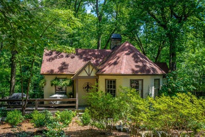 /international/us/2-mother-goose-village-lookout-mountain-ga-110100801061/