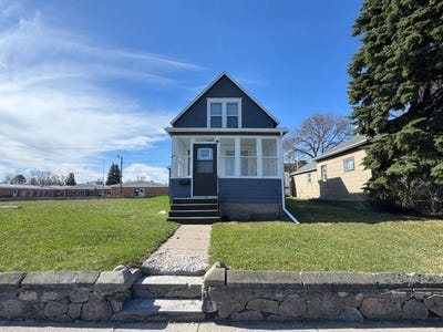 /international/us/614-4th-st-ne-devils-lake-nd-110107996153/