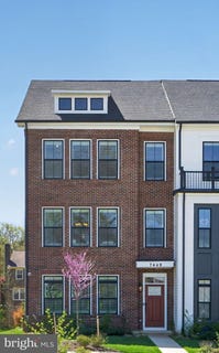 /international/us/7449-rocky-creek-terrace-annandale-va-110107228235/