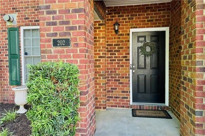 /international/us/202-lakeview-cove-smithfield-va-110108611441/