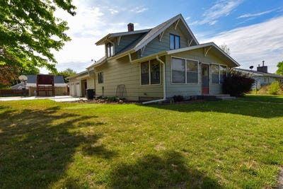 /international/us/1013-pacific-street-cambridge-ne-110099270237/