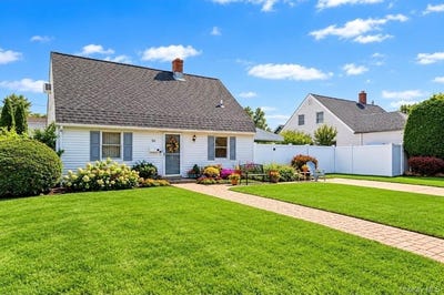 /international/us/30-chapel-lane-levittown-ny-110120156999/
