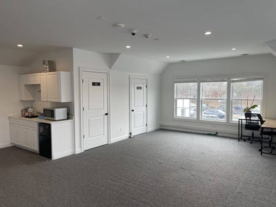 /international/us/16-hampton-road-suite-6-southampton-ny-110107350737/