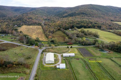 /international/us/4-whitman-road-stephentown-ny-110098561531/