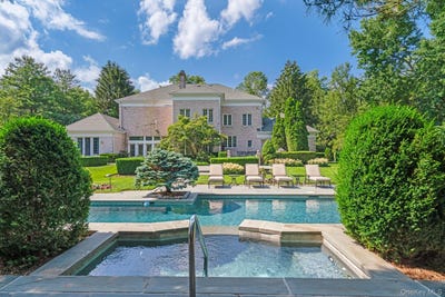 /international/us/8-high-meadow-court-glen-head-ny-110108696027/