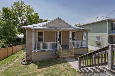 /international/us/205-diamond-st-lexington-va-110107953181/