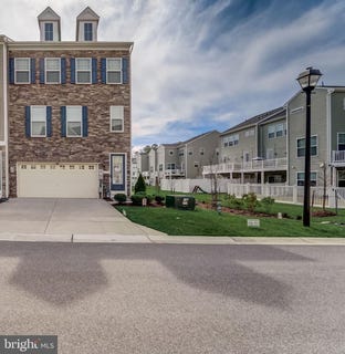 /international/us/8382-amber-beacon-circle-millersville-md-110106580783/