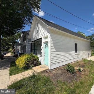 /international/us/17-n-main-street-pennington-nj-110100046391/