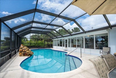 /international/us/2066-se-5th-ct-se-vero-beach-fl-110108477195/