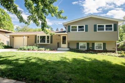 /international/us/319-jewel-avenue-st-charles-il-110108192788/