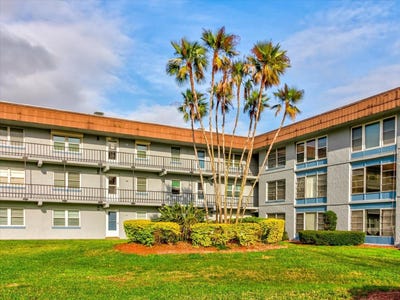 /international/us/333-lake-howard-dr-nw-winter-haven-fl-110108492433/