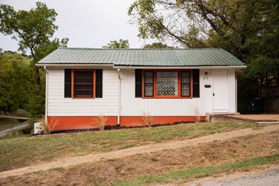 /international/us/303-n-5th-street-thayer-mo-110110268636/
