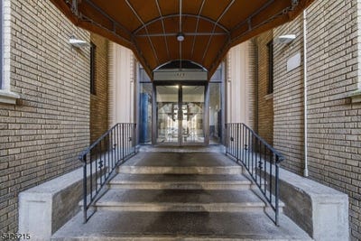 /international/us/429-fairmount-ave-jersey-city-nj-110107692564/