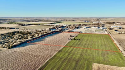 /international/us/7705-n-emma-creek-rd-hesston-ks-110105202032/