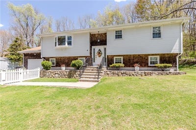/international/us/4-clark-road-smithfield-ri-110107777113/
