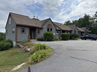 /international/us/11-village-road-campton-nh-110100939542/