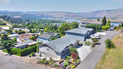 /international/us/1637-e-21st-st-the-dalles-or-110099958091/
