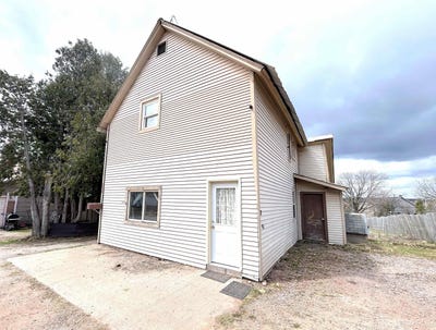 /international/us/236-stone-street-ishpeming-mi-110107895226/