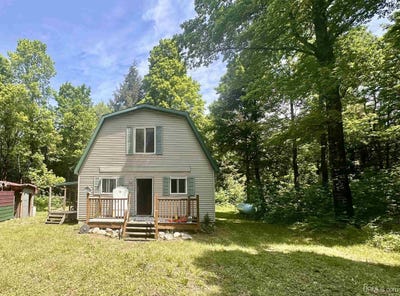 /international/us/7450-northwestern-road-big-bay-mi-110108693149/