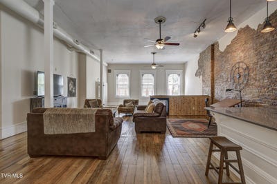 /international/us/109-east-main-street-jonesborough-tn-110101091258/?lang=en