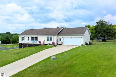 /international/us/630-lennon-lane-gladwin-mi-110108946819/