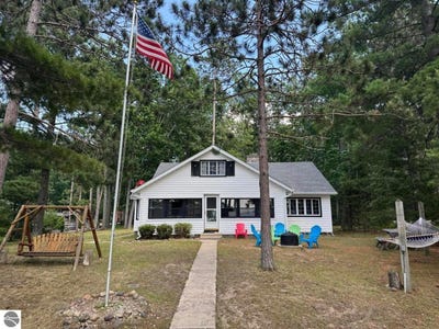/international/us/215-pine-bluffs-road-roscommon-mi-110099992781/