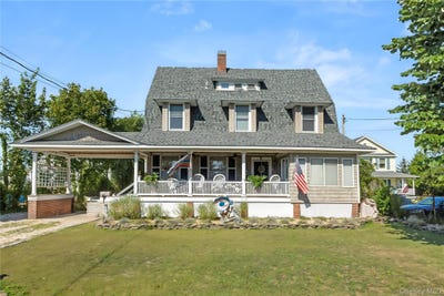 /international/us/91-ocean-avenue-bay-shore-ny-110101935900/