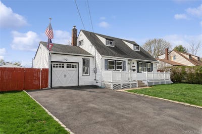 /international/us/10-hickory-street-central-islip-ny-110106155881/
