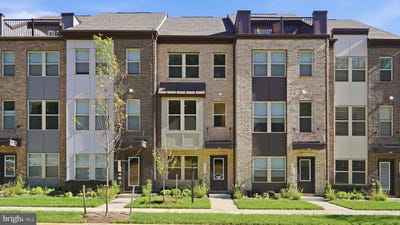 /international/us/3754-district-drive-woodbridge-va-110120687424/