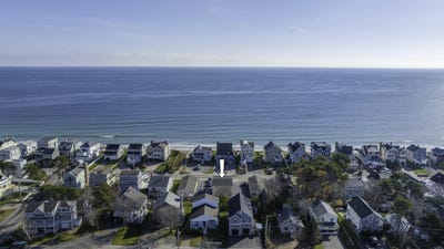 /international/us/404-ocean-avenue-wells-me-110100619502/