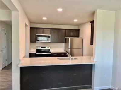 /international/us/206-golf-links-road-middletown-ny-110107986379/