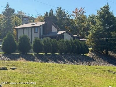 /international/us/4372-elmhurst-boulevard-dunmore-pa-110120135515/
