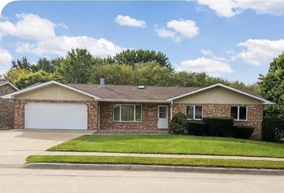 /international/us/4882-camelot-drive-dubuque-ia-110120487731/