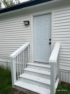 /international/us/9-main-street-south-windsor-ct-110108077081/