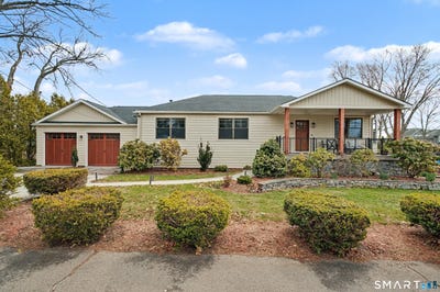 /international/us/25-harbor-street-branford-ct-110107389656/