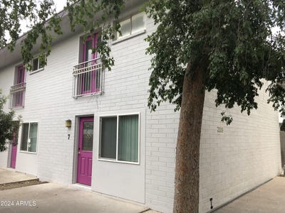 /international/us/2019-s-granada-drive-tempe-az-110108474965/