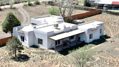 /international/us/233-calle-vista-ranchos-de-taos-nm-110108060111/