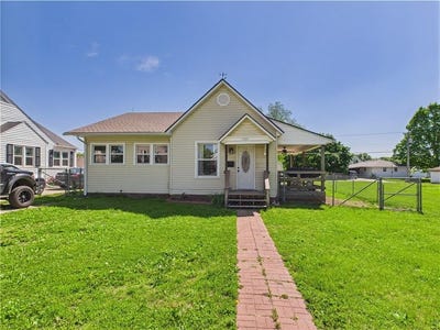 /international/us/1407-e-main-street-higginsville-mo-110099375851/